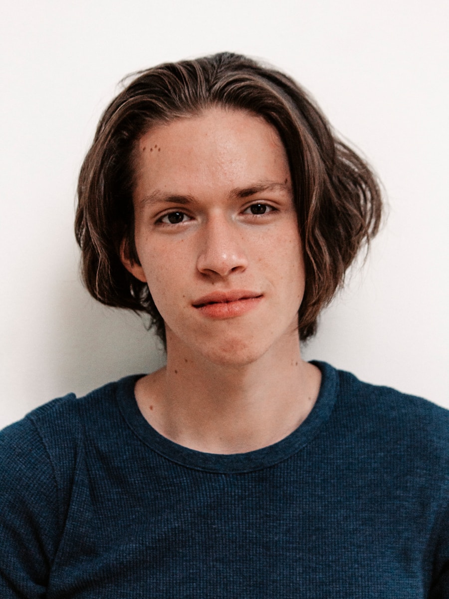 woman in blue crew neck shirt